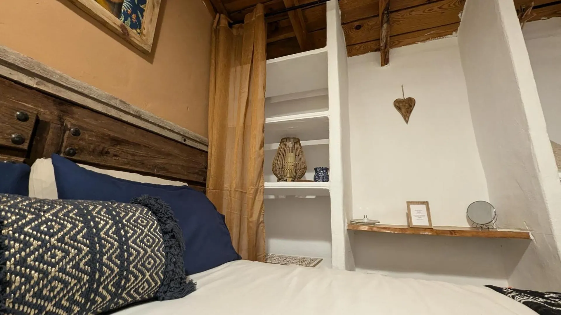 Casa Satori Bed & Breakfast Oria Spain